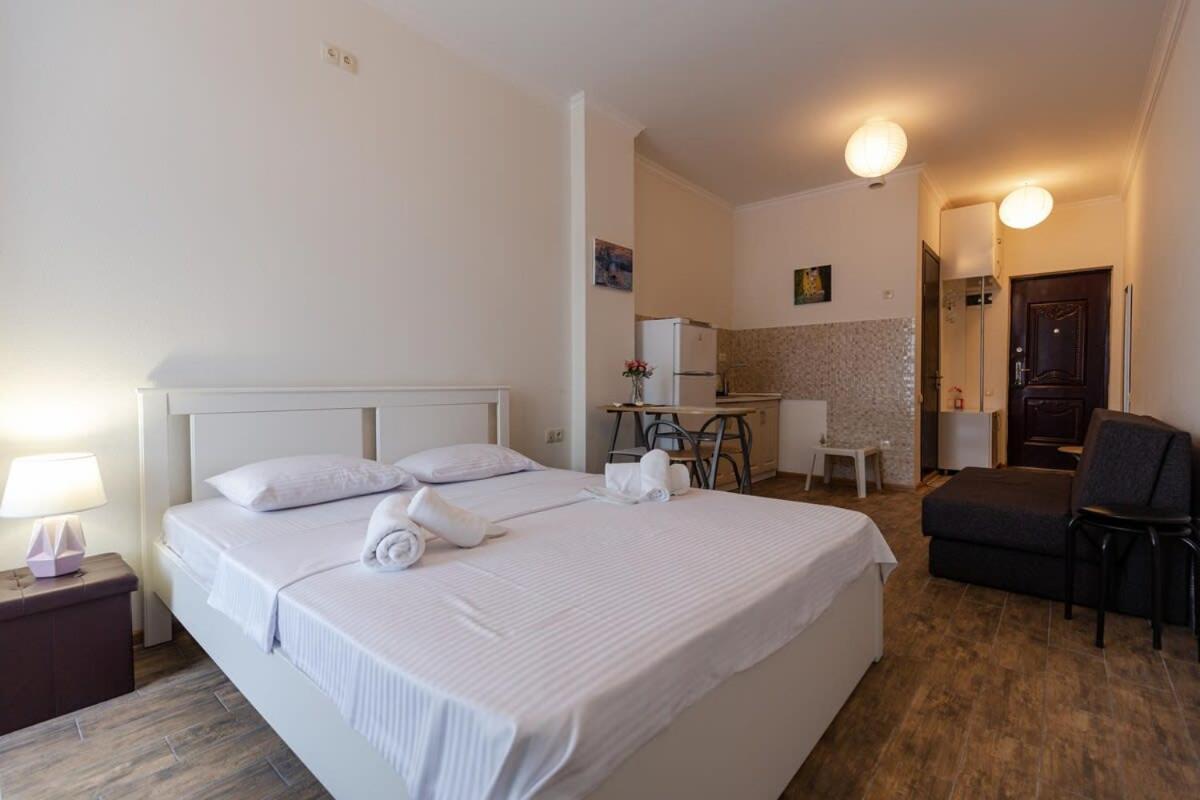 Cozy Studio Apartment In The Heart Of Batum Bagian luar foto